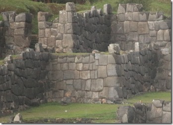 More barriers (Cusco, Peru) - these should do the trick